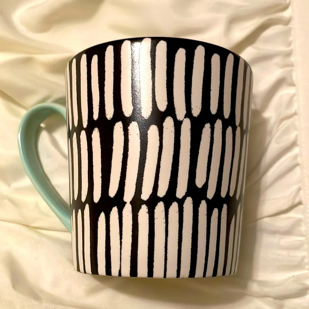 Starbucks Polar Bear Mug - Picture 2 of 5